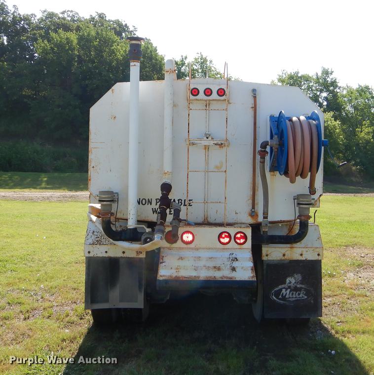 image for item EK9545 1992 Mack DM690X tank truck