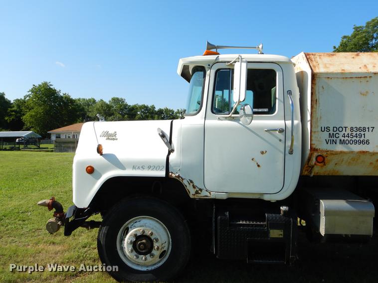 image for item EK9545 1992 Mack DM690X tank truck