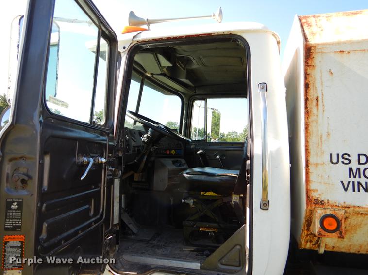 image for item EK9545 1992 Mack DM690X tank truck