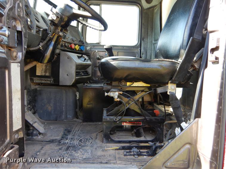 image for item EK9545 1992 Mack DM690X tank truck