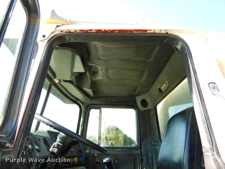 image for item EK9545 1992 Mack DM690X tank truck