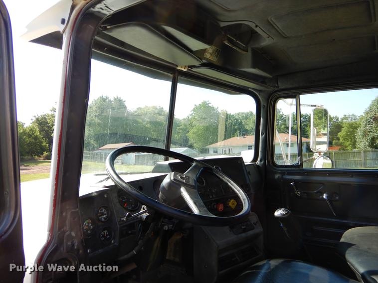 image for item EK9545 1992 Mack DM690X tank truck