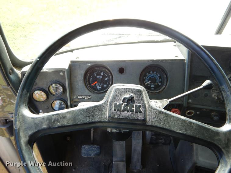 image for item EK9545 1992 Mack DM690X tank truck