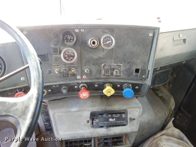 image for item EK9545 1992 Mack DM690X tank truck