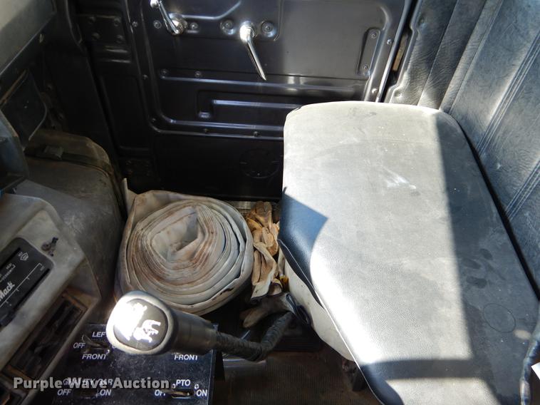 image for item EK9545 1992 Mack DM690X tank truck