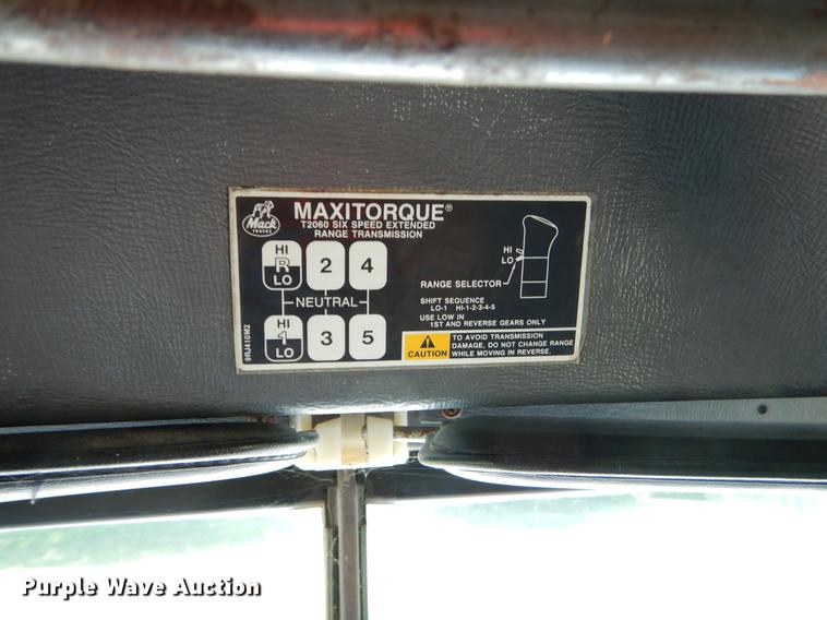 image for item EK9545 1992 Mack DM690X tank truck