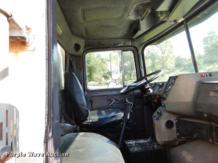 image for item EK9545 1992 Mack DM690X tank truck