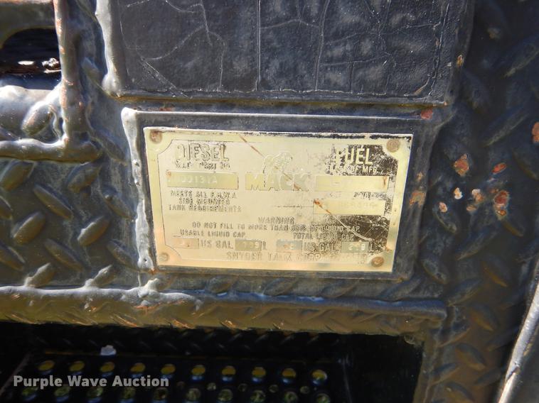 image for item EK9545 1992 Mack DM690X tank truck