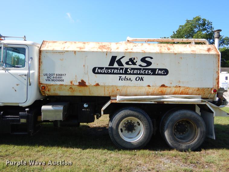 image for item EK9545 1992 Mack DM690X tank truck