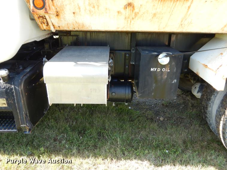 image for item EK9545 1992 Mack DM690X tank truck