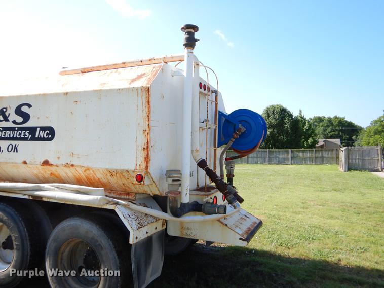 image for item EK9545 1992 Mack DM690X tank truck