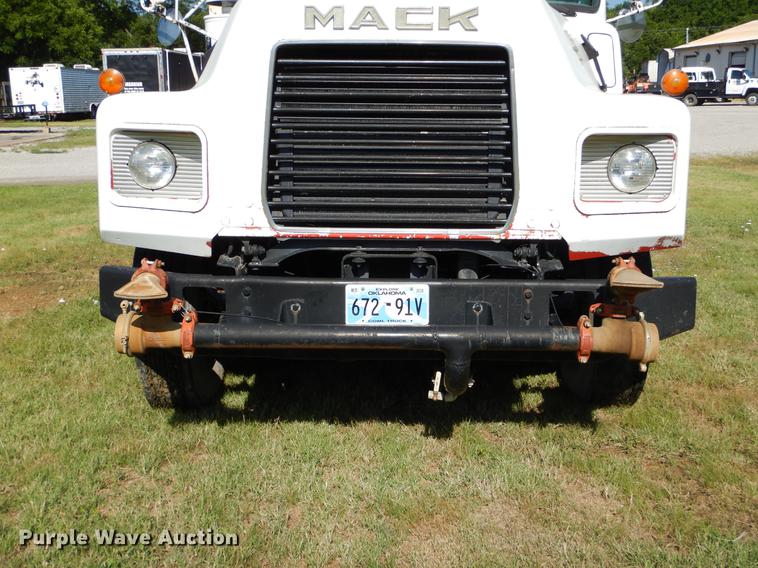 image for item EK9545 1992 Mack DM690X tank truck