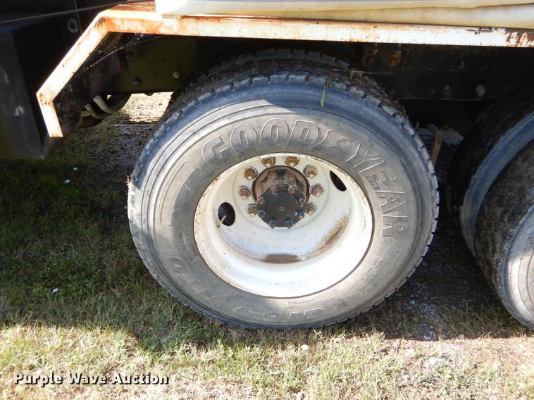 image for item EK9545 1992 Mack DM690X tank truck