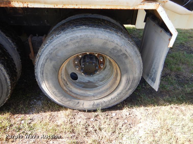 image for item EK9545 1992 Mack DM690X tank truck