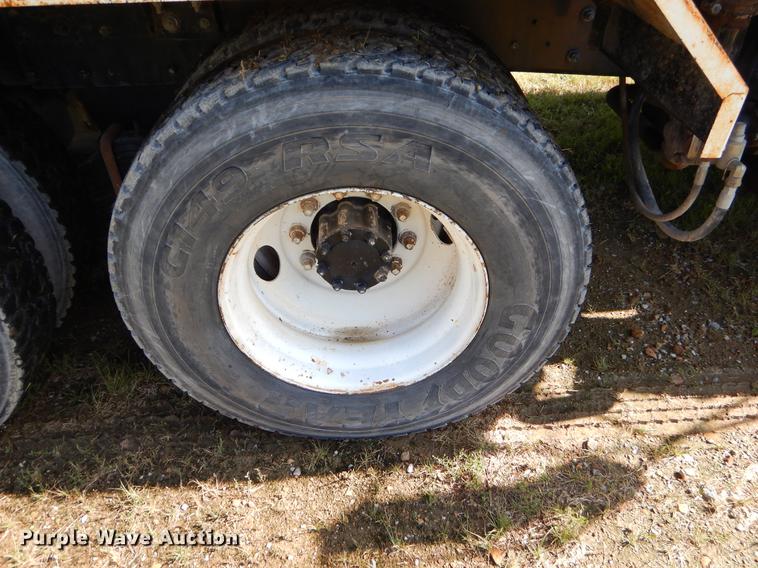 image for item EK9545 1992 Mack DM690X tank truck