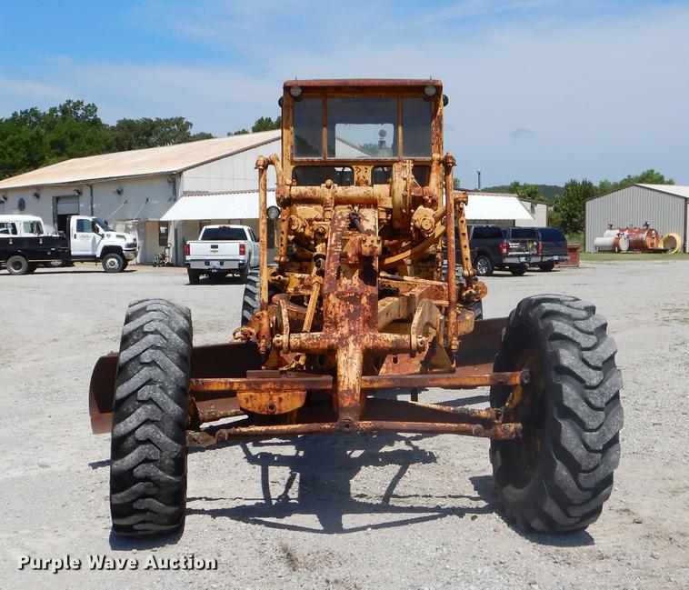 image for item EK9546 1947 Caterpillar 12 rigid frame motor grader