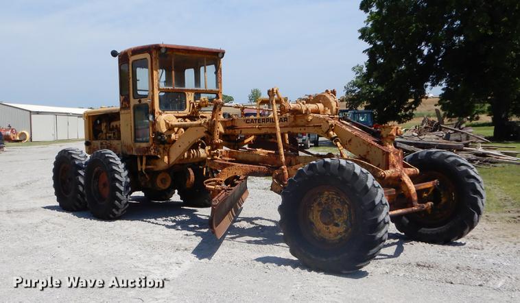 image for item EK9546 1947 Caterpillar 12 rigid frame motor grader