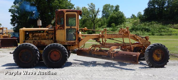 image for item EK9546 1947 Caterpillar 12 rigid frame motor grader