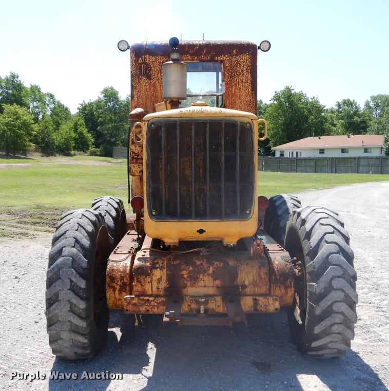 image for item EK9546 1947 Caterpillar 12 rigid frame motor grader