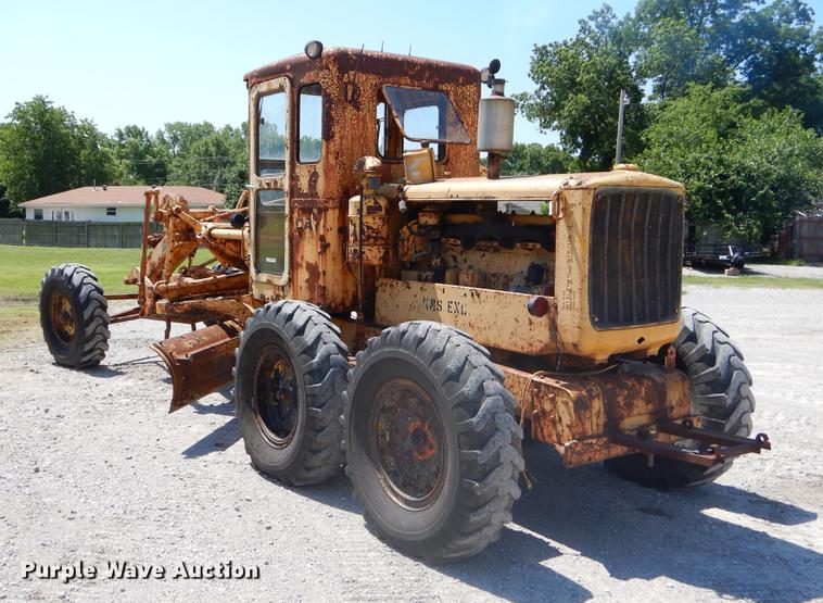 image for item EK9546 1947 Caterpillar 12 rigid frame motor grader