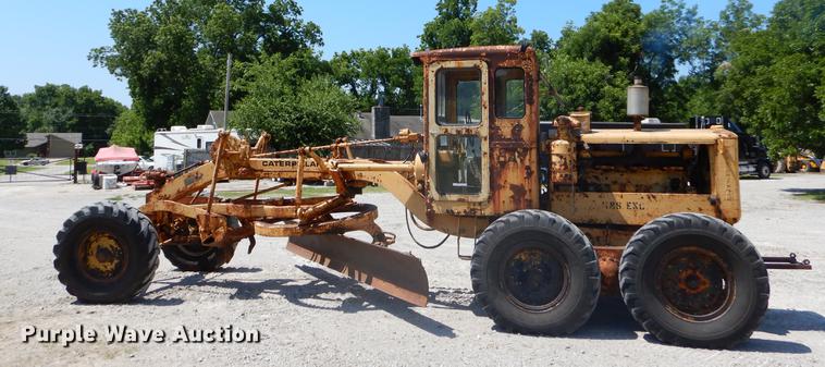 image for item EK9546 1947 Caterpillar 12 rigid frame motor grader
