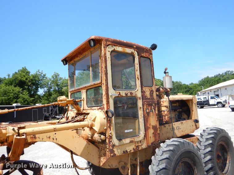 image for item EK9546 1947 Caterpillar 12 rigid frame motor grader