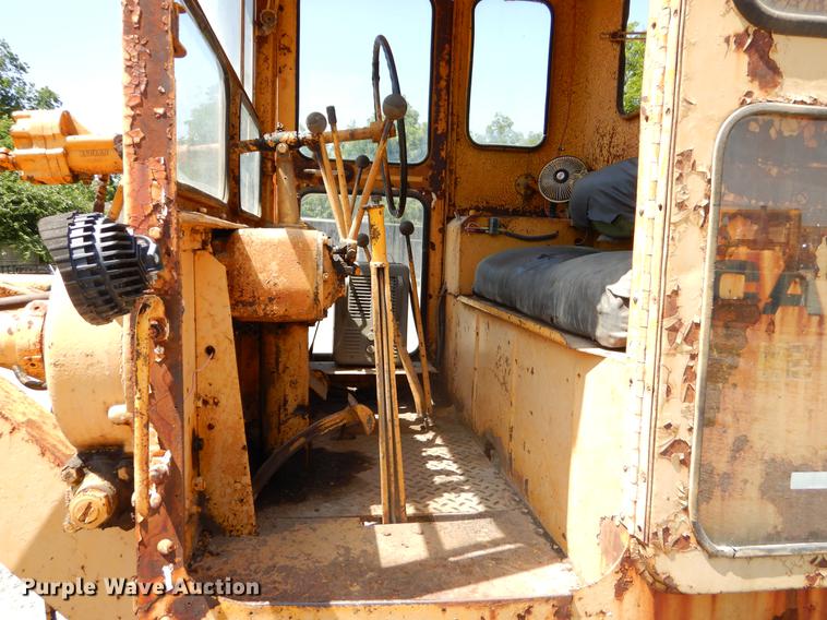 image for item EK9546 1947 Caterpillar 12 rigid frame motor grader