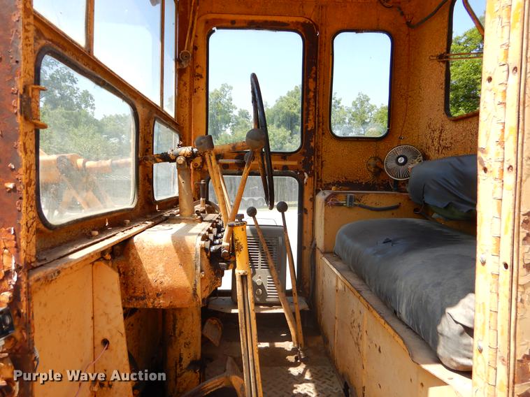 image for item EK9546 1947 Caterpillar 12 rigid frame motor grader