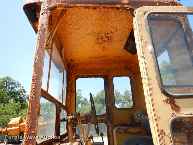 image for item EK9546 1947 Caterpillar 12 rigid frame motor grader