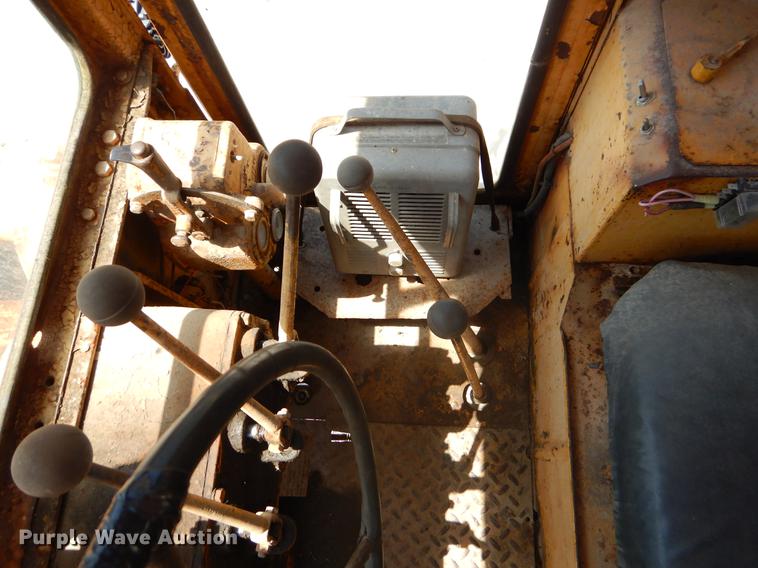 image for item EK9546 1947 Caterpillar 12 rigid frame motor grader