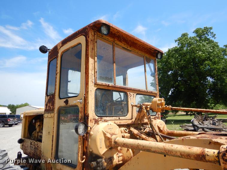 image for item EK9546 1947 Caterpillar 12 rigid frame motor grader