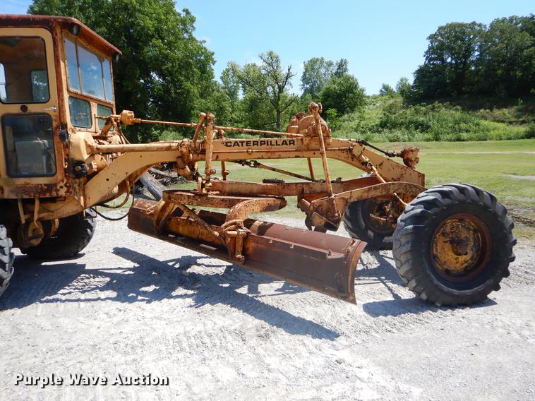 image for item EK9546 1947 Caterpillar 12 rigid frame motor grader