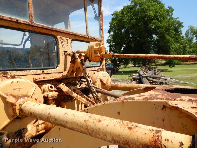 image for item EK9546 1947 Caterpillar 12 rigid frame motor grader