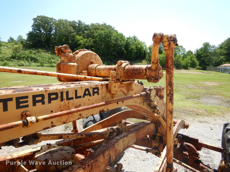 image for item EK9546 1947 Caterpillar 12 rigid frame motor grader