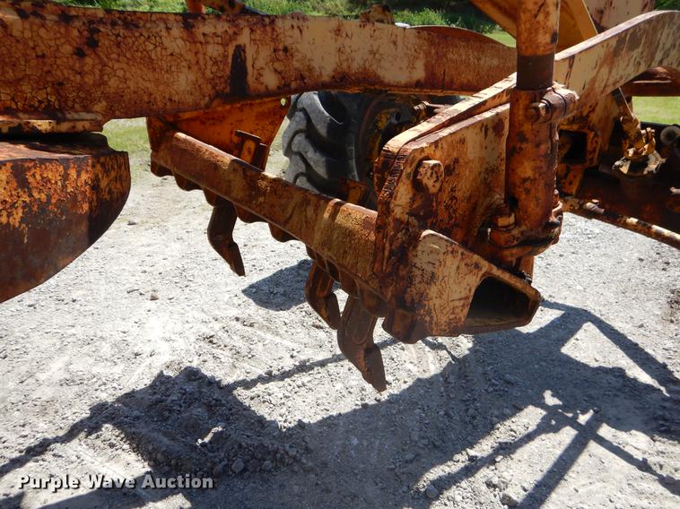 image for item EK9546 1947 Caterpillar 12 rigid frame motor grader