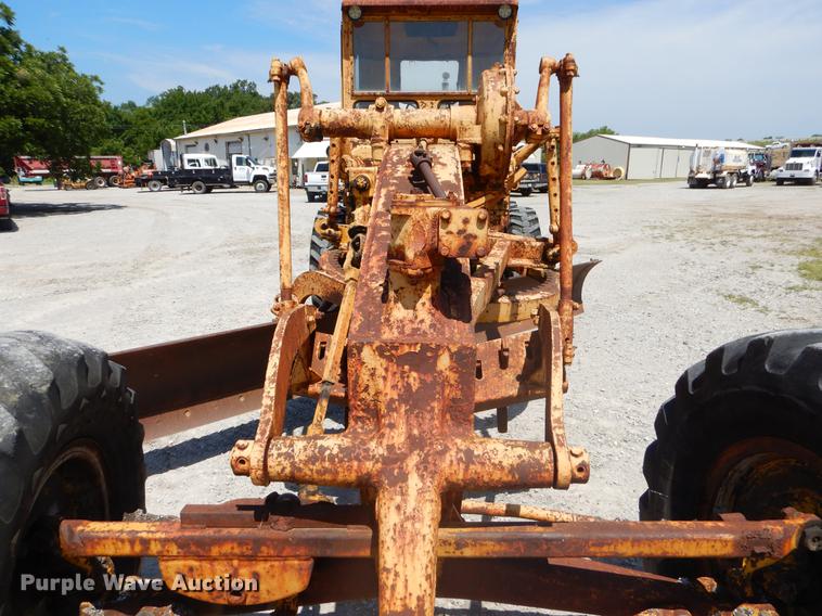 image for item EK9546 1947 Caterpillar 12 rigid frame motor grader