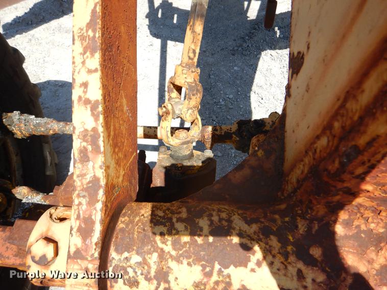 image for item EK9546 1947 Caterpillar 12 rigid frame motor grader