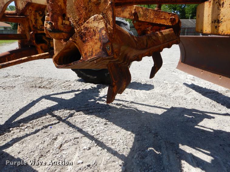 image for item EK9546 1947 Caterpillar 12 rigid frame motor grader