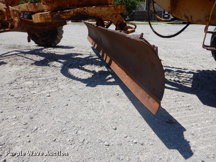 image for item EK9546 1947 Caterpillar 12 rigid frame motor grader