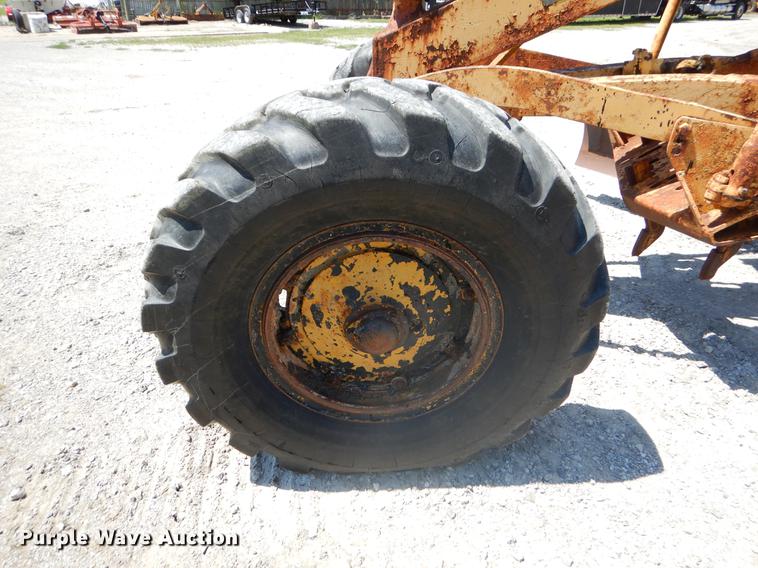 image for item EK9546 1947 Caterpillar 12 rigid frame motor grader