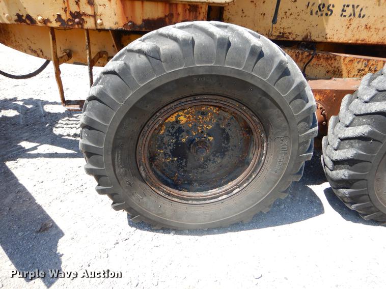 image for item EK9546 1947 Caterpillar 12 rigid frame motor grader