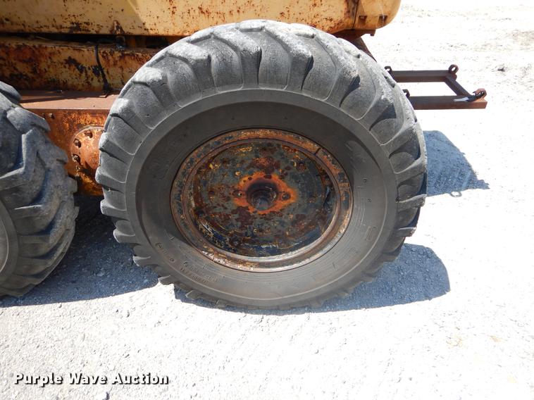 image for item EK9546 1947 Caterpillar 12 rigid frame motor grader