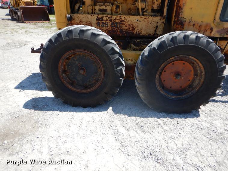 image for item EK9546 1947 Caterpillar 12 rigid frame motor grader