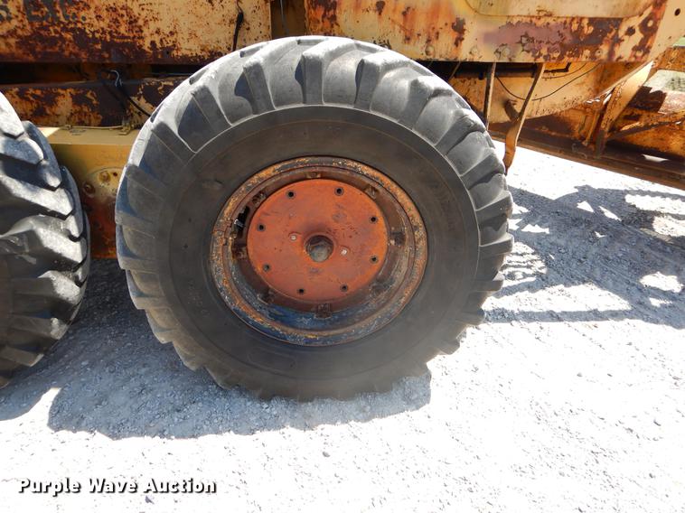 image for item EK9546 1947 Caterpillar 12 rigid frame motor grader