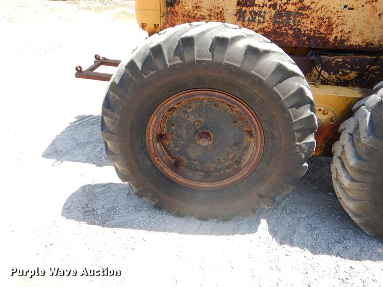 image for item EK9546 1947 Caterpillar 12 rigid frame motor grader