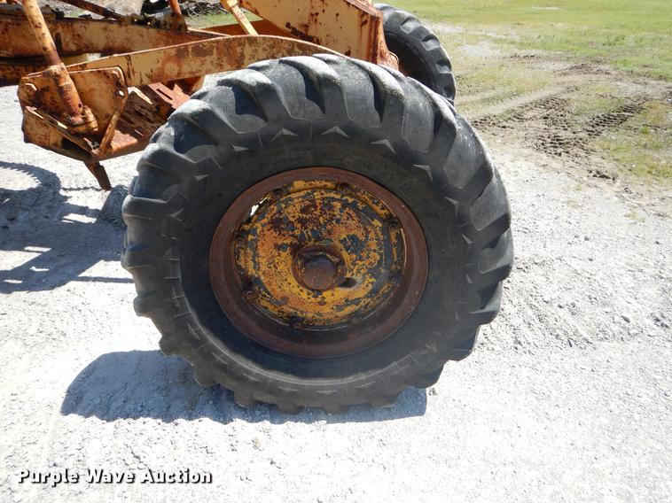 image for item EK9546 1947 Caterpillar 12 rigid frame motor grader