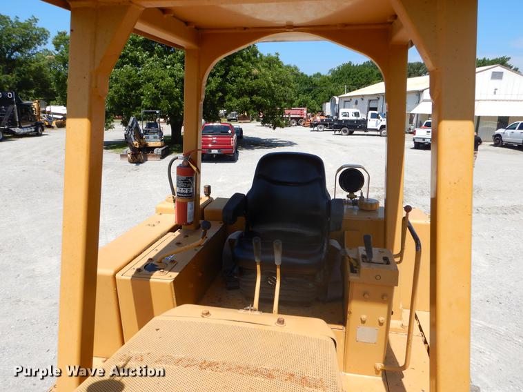 image for item EK9550 1984 International TD12 dozer