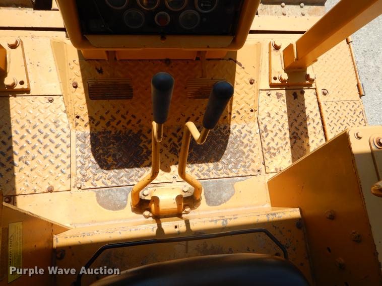 image for item EK9550 1984 International TD12 dozer