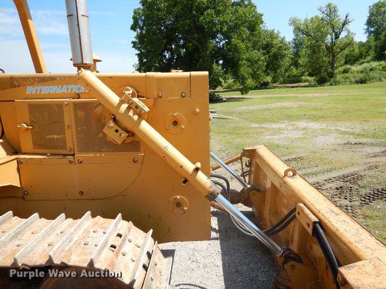 image for item EK9550 1984 International TD12 dozer