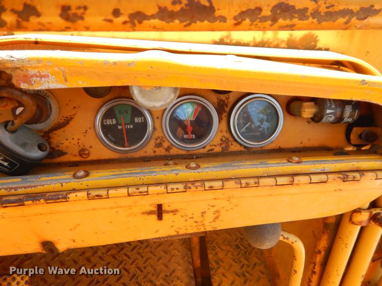 image for item EK9551 1978 Dresser 175C track loader